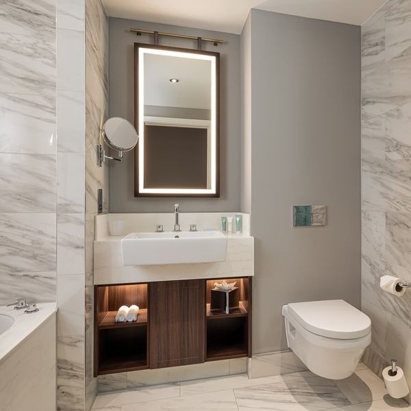 Superior Junior Suite Washroom