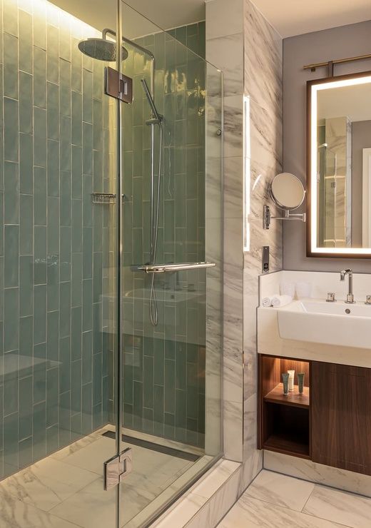 Deluxe King Washroom