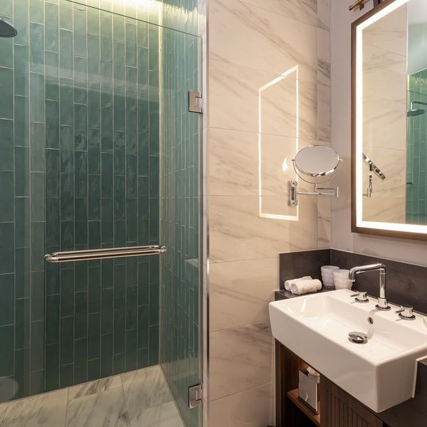 Superior Queen Washroom