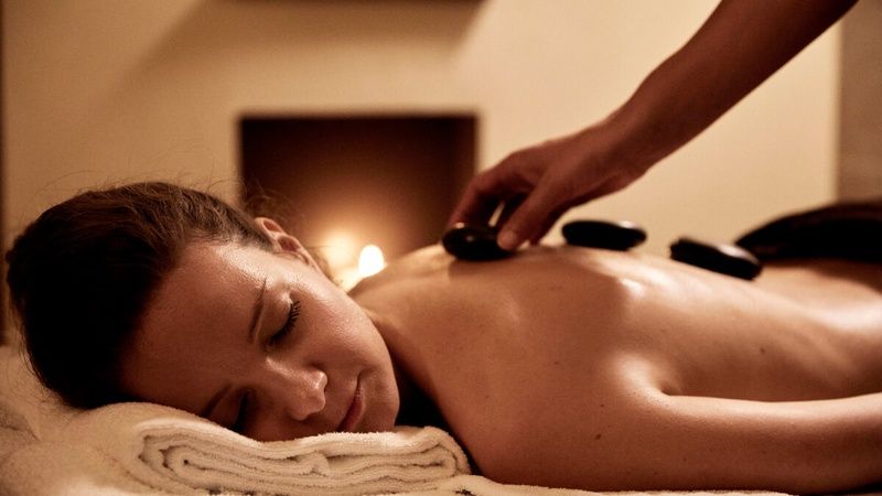 Hot Stone Massage Spa Treatment