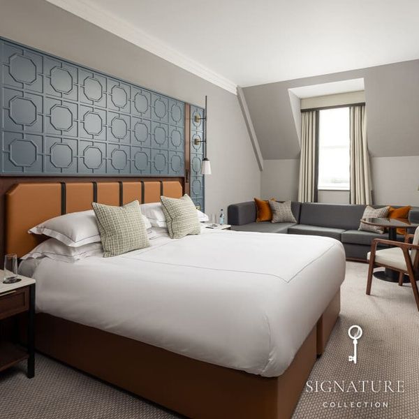 Signature King with Sofa